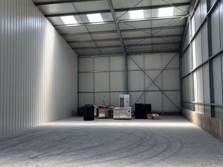 entrepôt 110 m2