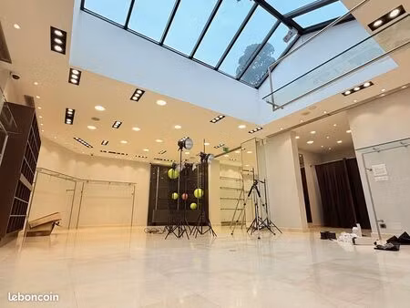 local 885 m² terville