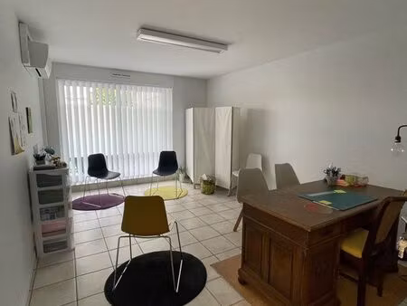 pièce 19 m2 dans cabinet paramédical 500 euros
