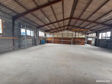 dépôt local 550m2