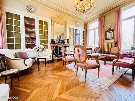 maison 12 pièces 246 m²