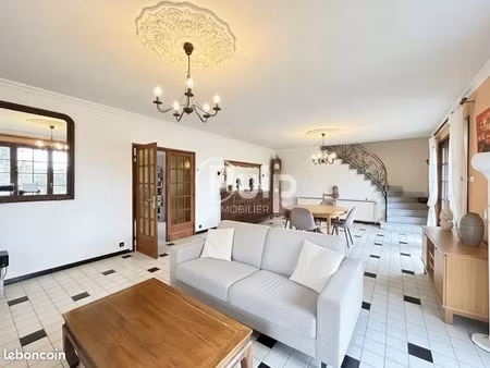 pavillon 10 pièces 192 m²