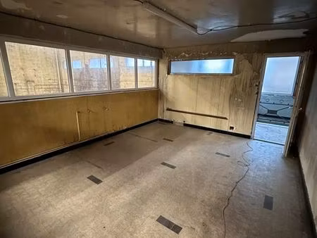 location de bureaux pour stockage  possibilité d'être rénovés selon vos besoins