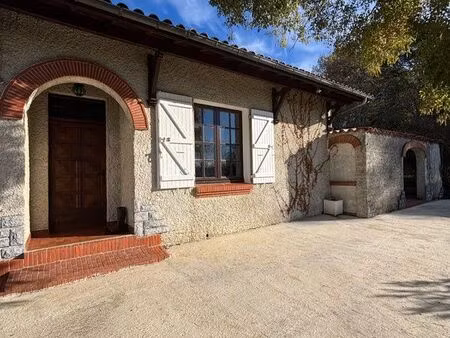 maison individuelle verdoyante