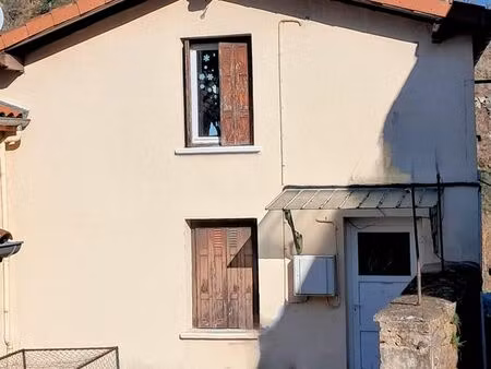 petite maison en pierre à rénover