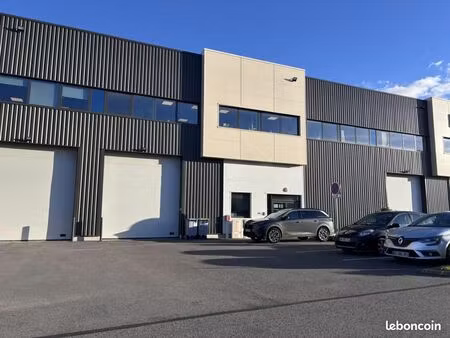 local bureaux 304 m²