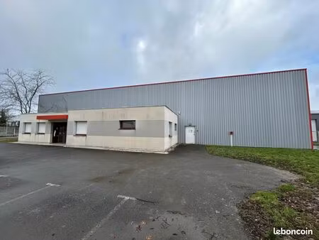 local industriel 704 m²