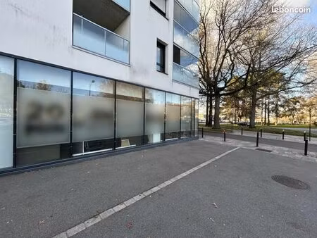 local commercial 60 m²