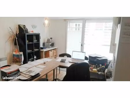 local commercial bail de 23 mois renouvelable loyer 495 hors charges