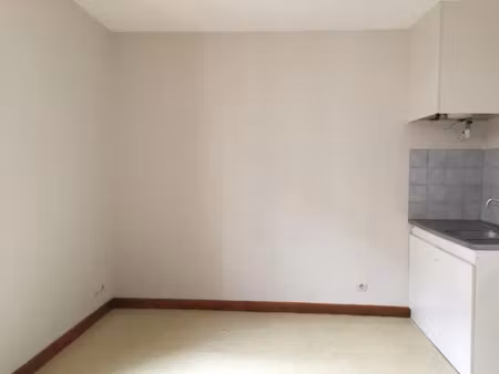 location appartement 2 pièces 27 m² à montmerle-sur-saone (01090)  445 €