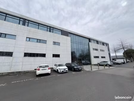 bureaux 451 m²