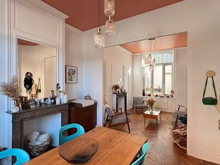 maison rénovée – 5 suites – matériaux premium – cour & terrasse