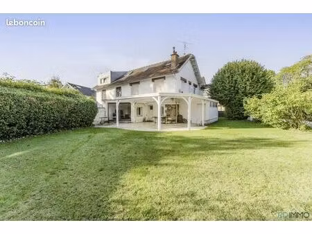 croisé-laroche : semi-individuelle familiale  5 chambres  bureau