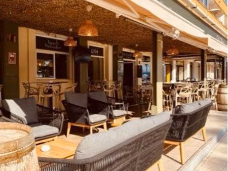 bar lounge restaurant rosas espagne