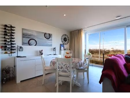 instapklaar appartement met 2 slaapkamers en zicht op de jachthaven.