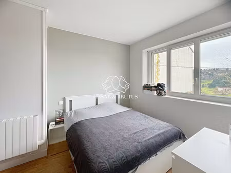 ensemble de 3 appartements en copropriété dans un immeuble à