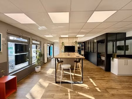 local - axe passant - parkings