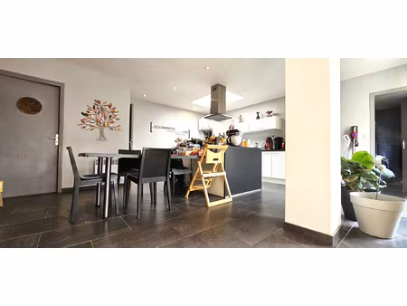 maison 5 pièces de 135 m2 avec jardin et dépendance