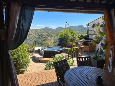 chalet renové dans domaine privé