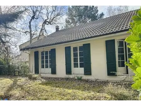 maison de 5 pièces sur terrain de 465 m2 dans le secteur prisé du bois de maurepas