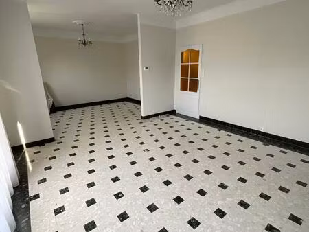 maison  4 chambres  jardin  garage.