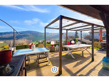 monsols centre village : grande pièce de vie  3 chambres  cl