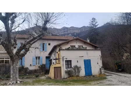 en exclusivité à 26410 châtillon-en-diois/ensemble immobilier de 5 appartements