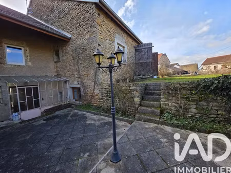 maison de village à fleurey-lès-faverney (70160)