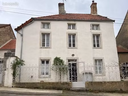 maison xviiᵉ – 200 m² + dépendance 70 m² – cachet authentique – 18 min dijon