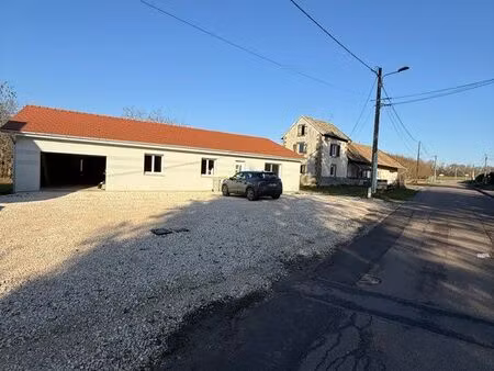 ensemble immobilier sur 7000m2 idéal chevaux / projet familial ou gîtes