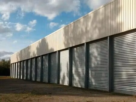 emplacement de parking couvert fermé