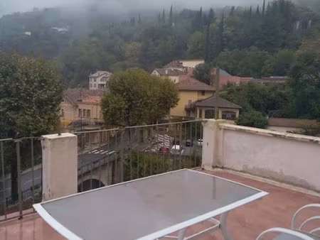 location meublée appartement 3 pièces 52 m² à tourrettes-sur-loup (06140)  900 €