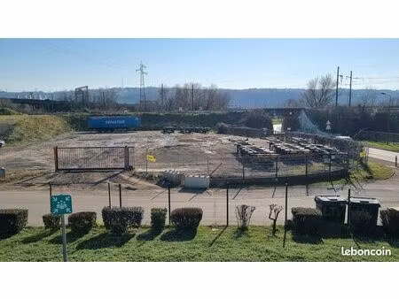 parking poids lourds - ternay sud lyon - accès a7/a46/a47