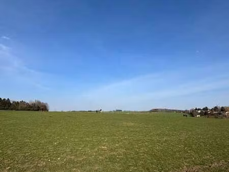 splendide terrain avec vue imprenable sur les champs