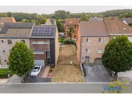 bouwgrond in rustige woonwijk nabij alle voorzieningen