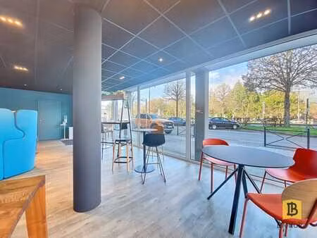surface commerciale lumineuse de 353 m² à mons