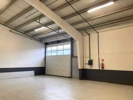 unité pme de 112 m² avec parking privé