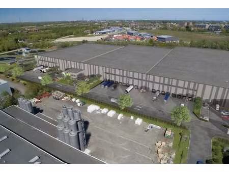 entrepôt idéalement situé à boom