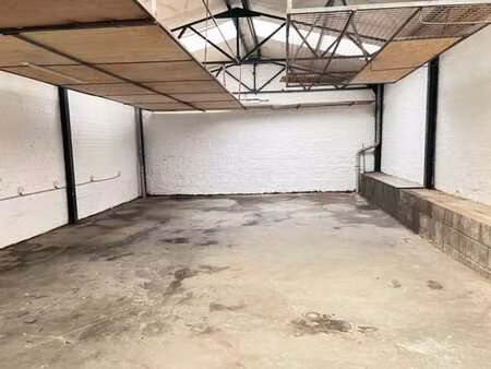 entrepôt +/- 140m² - prox. immédiate du boulevard mettewie