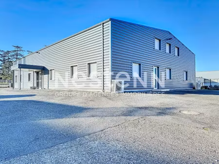 location locaux professionnels 146 m² à pavie (32550)  2 445 €