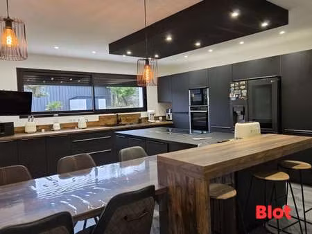 vente maison piscine à saint-étienne-en-coglès (35460) : à vendre piscine / 200m² saint-ét