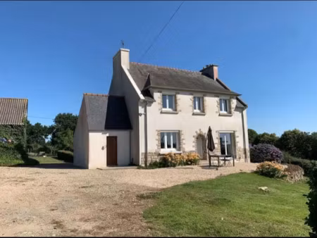 location meublée maison 4 pièces 123 m² à sainte-sève (29600)  1 000 €