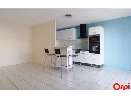 location appartement  m² t-3 à vénissieux  870 €