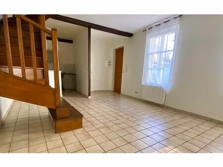 location maison  m² t-2 à abbeville  590 €