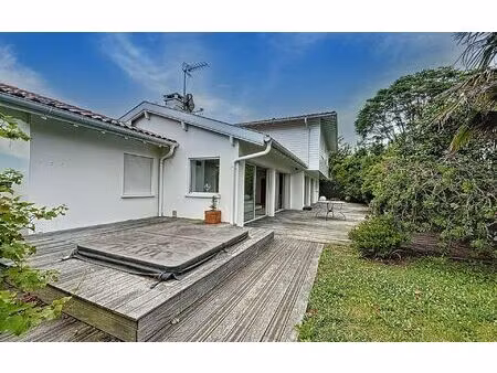 location maison  185 m² t-6 à anglet  3 737 €