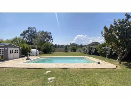 magnifique villa de 110 m² en r+1 sur un terrain de 1853 m² avec piscine et sans vis-à-vis