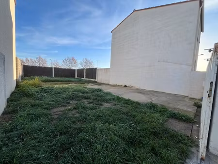 superbe terrain plat et clôturé de 182 m2 constructible avec permis acceptée sur la commun