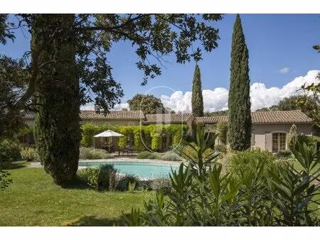 magnifique maison de plain pied entourée d'un sublime parc paysagé