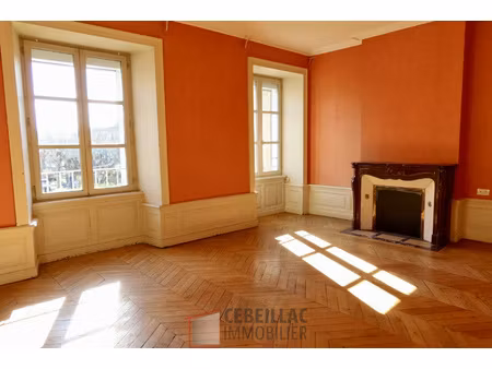 appartement de caractère 128 m2 triple séjour  garage et f