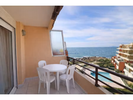 vend deux pieces vue mer a la corniche en bord de plage